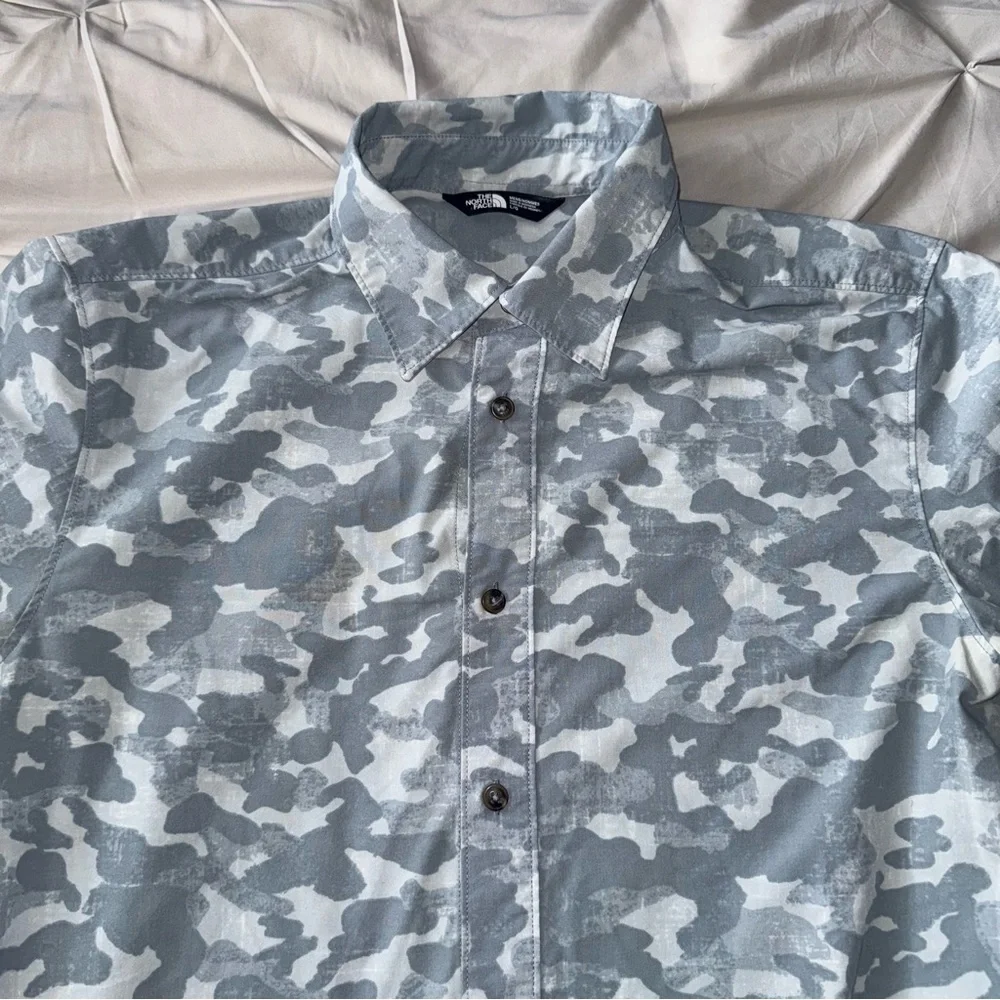 THE NORTH FACE Men’s Button Down‎ Shirt Large Gray Camo Long Outdoor Hiking
